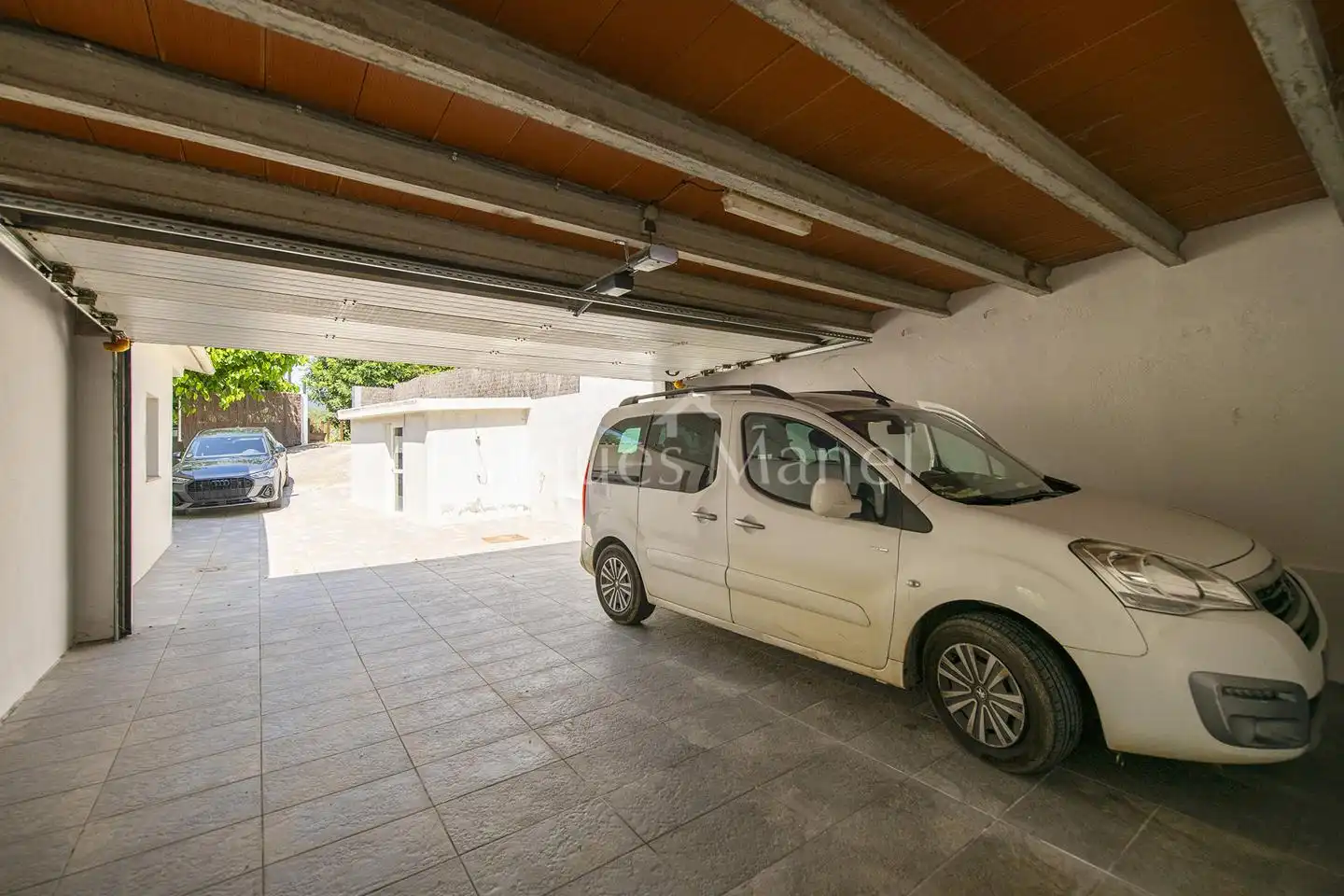 Aparcament de Casa o xalet en venda en Banyoles