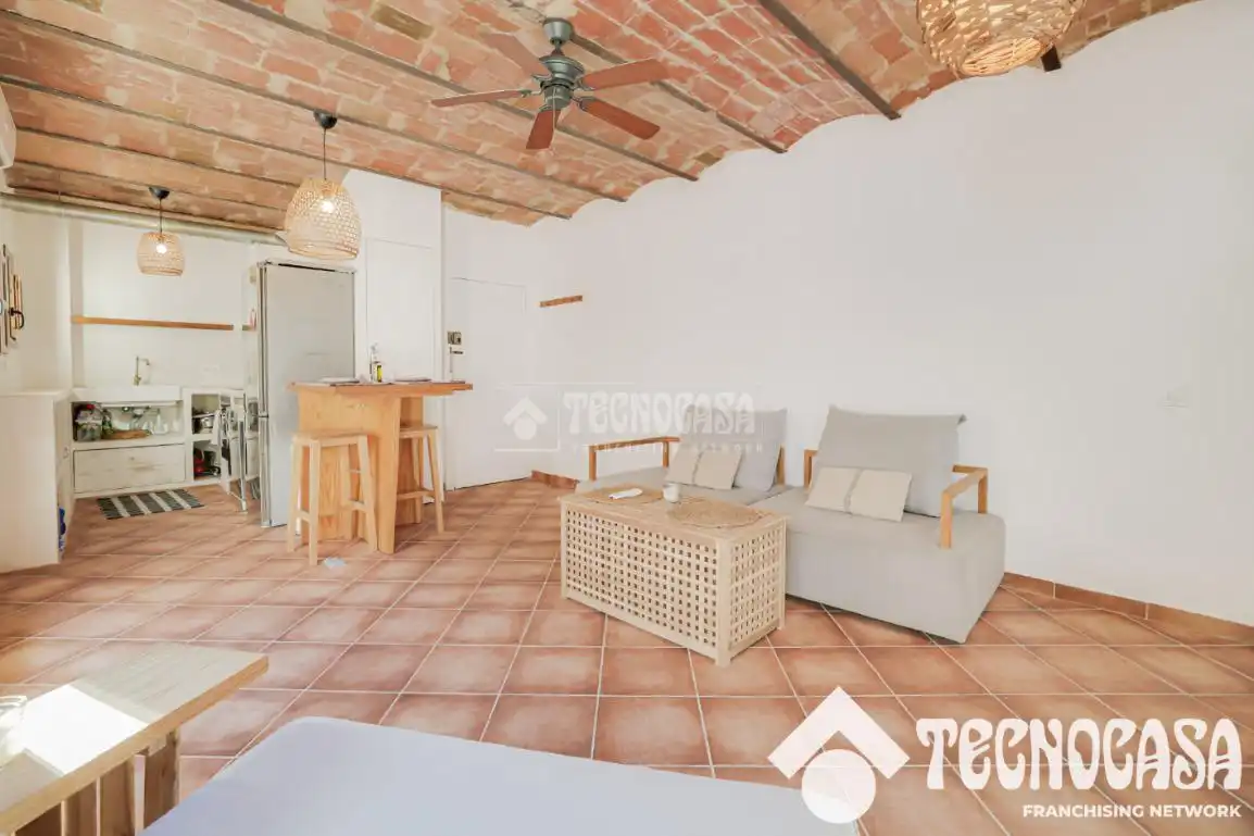 Sala d'estar de Pis en venda en Barcelona amb Aire condicionat i Balcó