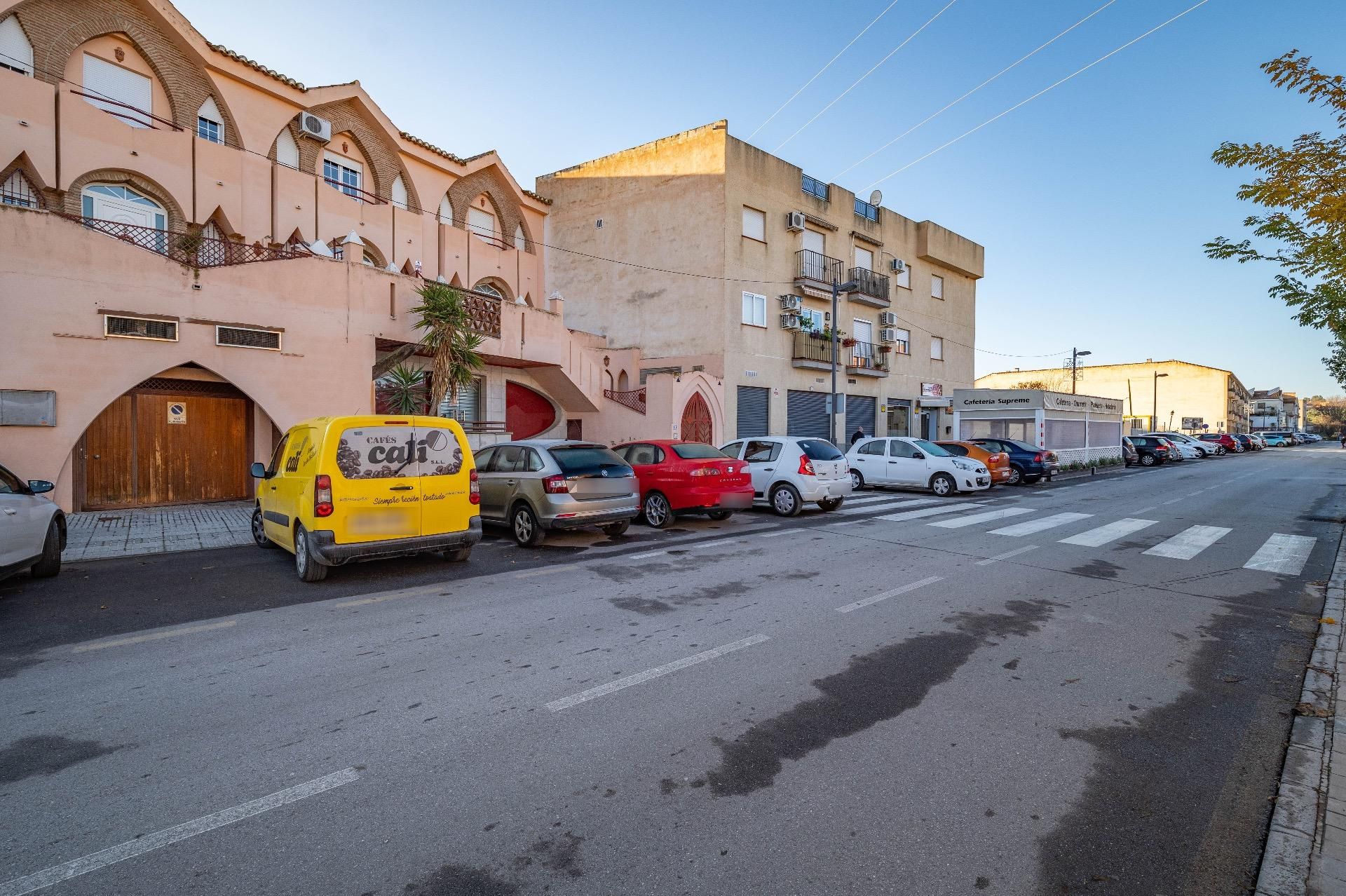 Vista exterior de Casa adosada en venda en Las Gabias amb Calefacció