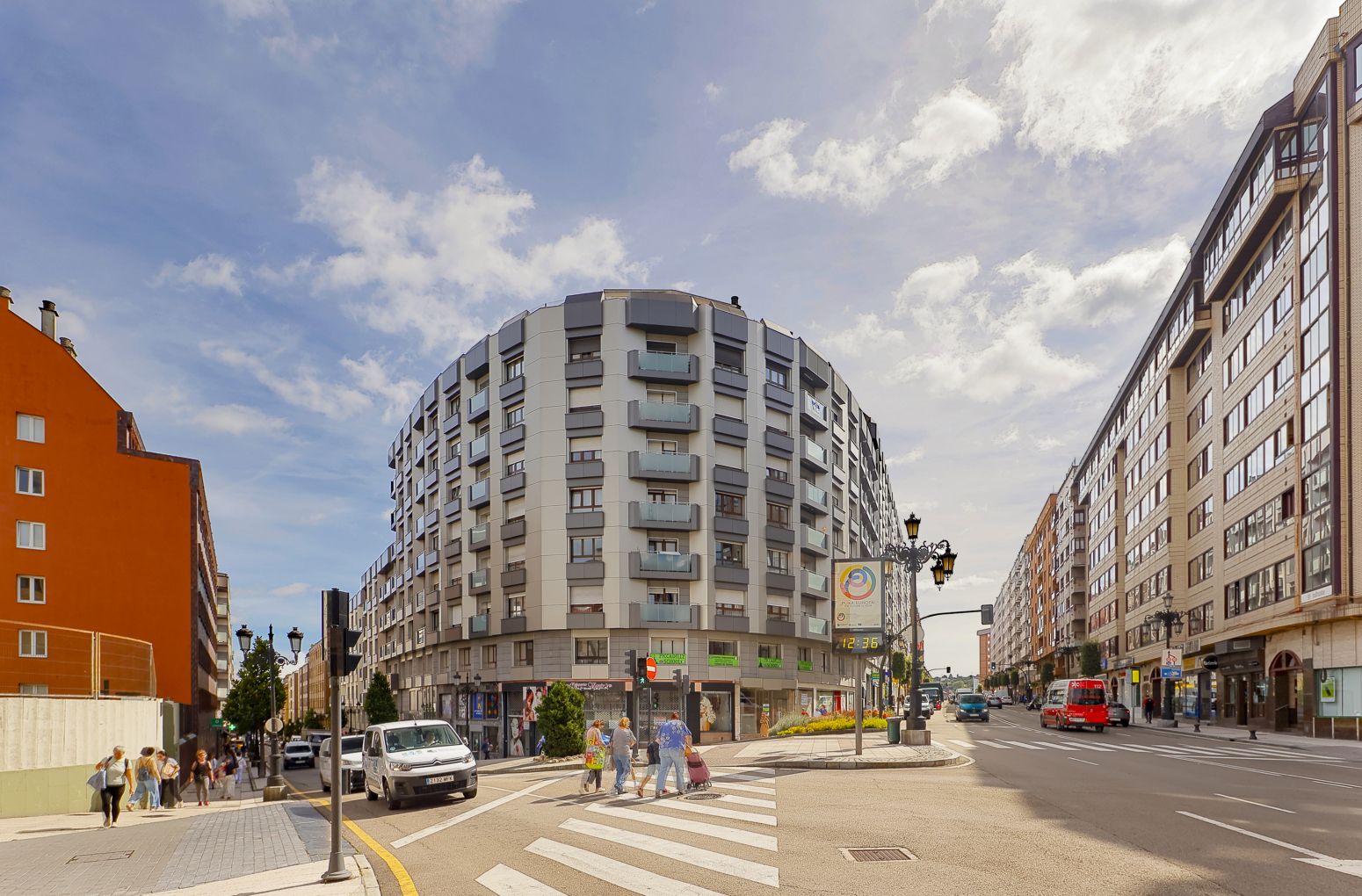 Vista exterior de Pis en venda en Oviedo  amb Calefacció, Parquet i Terrassa
