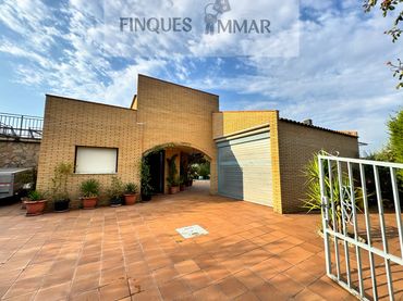 Villa mit Balkon zum Verkauf in Carrer Xavier Montsalvatge