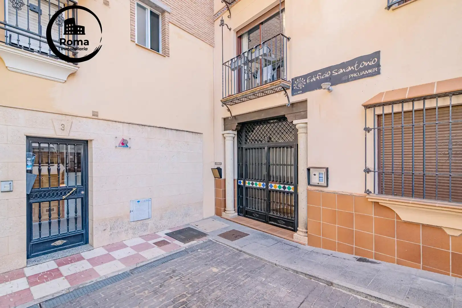 Vista exterior de Pis en venda en La Zubia amb Aire condicionat, Moblat i Balcó