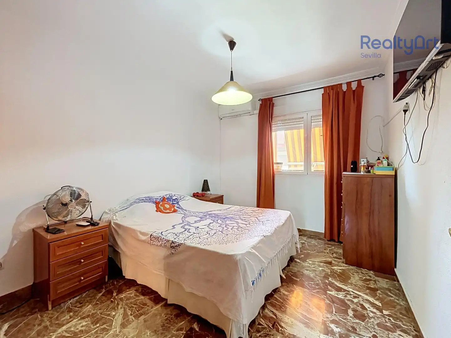 Habitación de Piso en venta en Sevilla con Aire acondicionado, Jardín privado y Balcón
