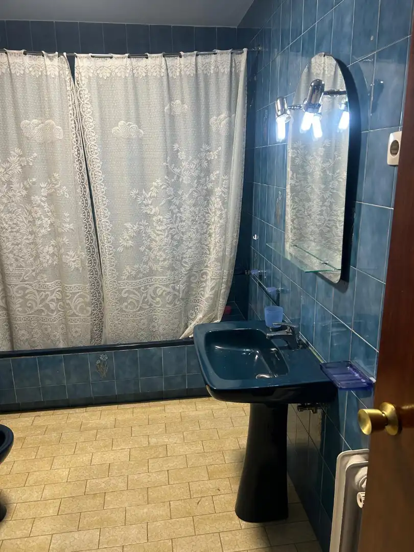 Baño de Piso en venta en Arévalo con Calefacción, Terraza y Amueblado