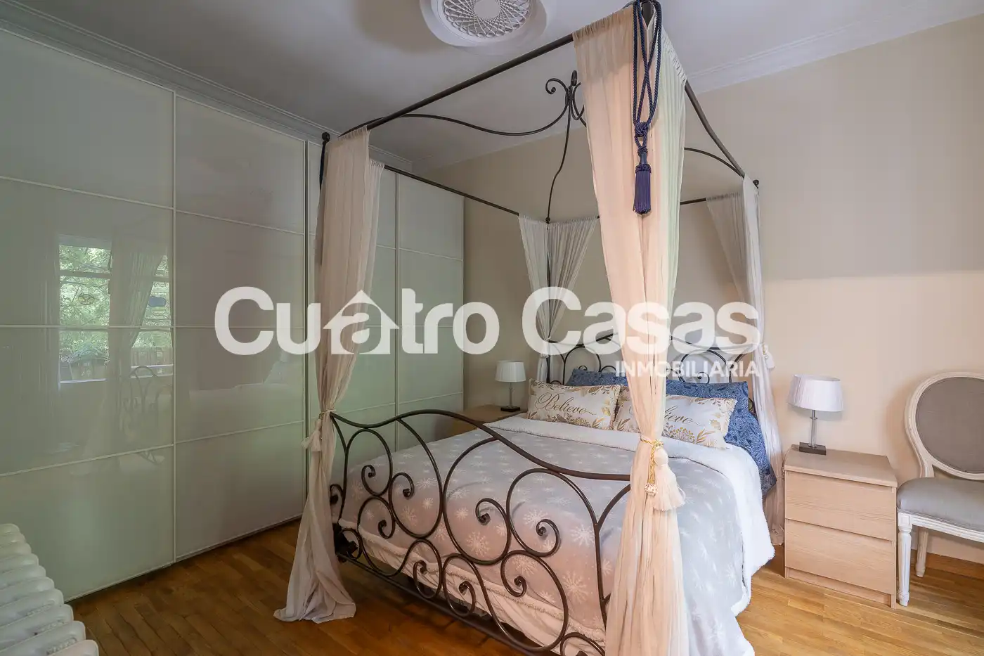 Bedroom of Flat for sale in Barcelona  with Air Conditioner, Heating and Parquet flooring