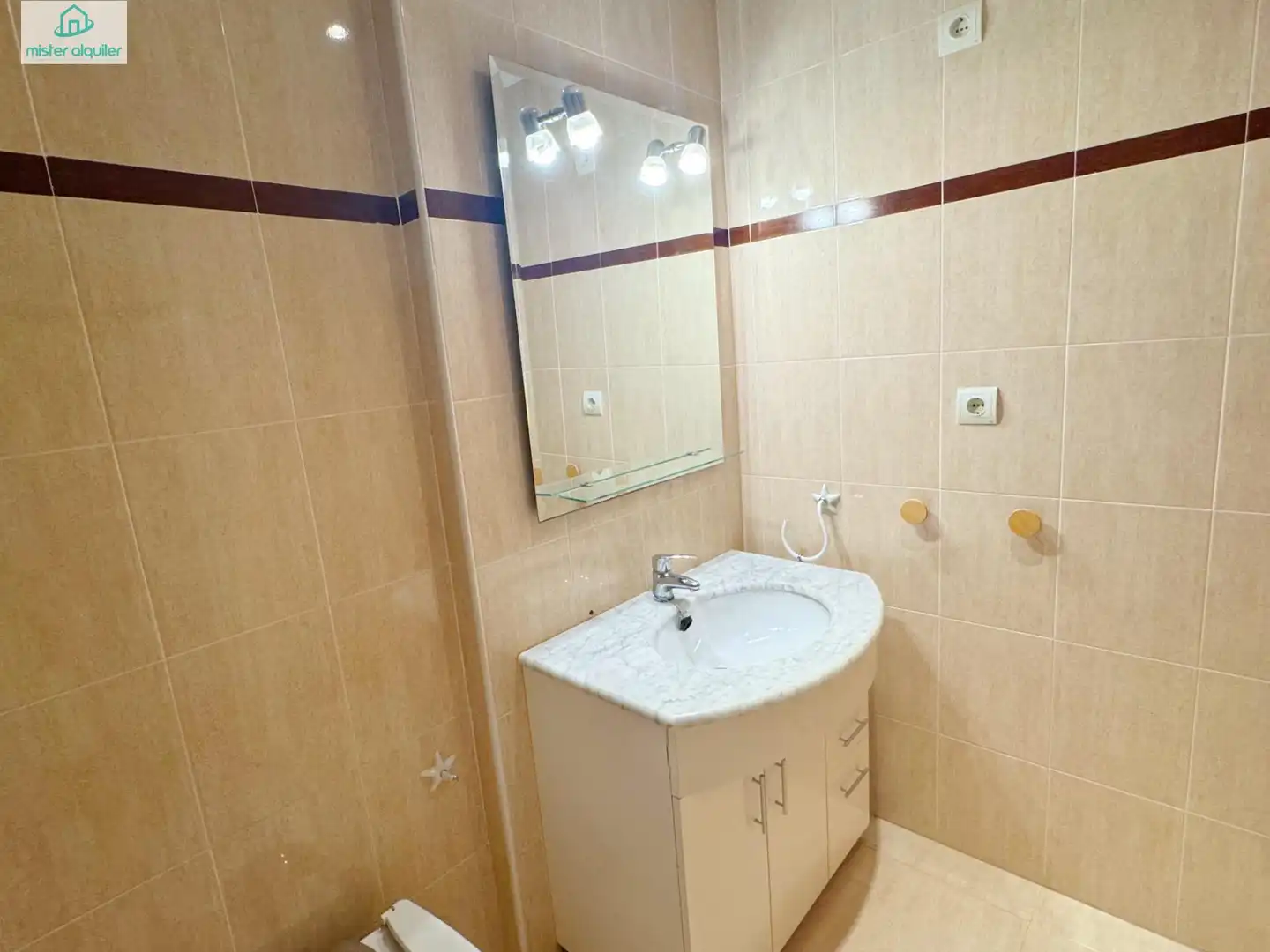 Baño de Apartamento de alquiler en El Campello con Aire acondicionado, Jardín privado y Terraza