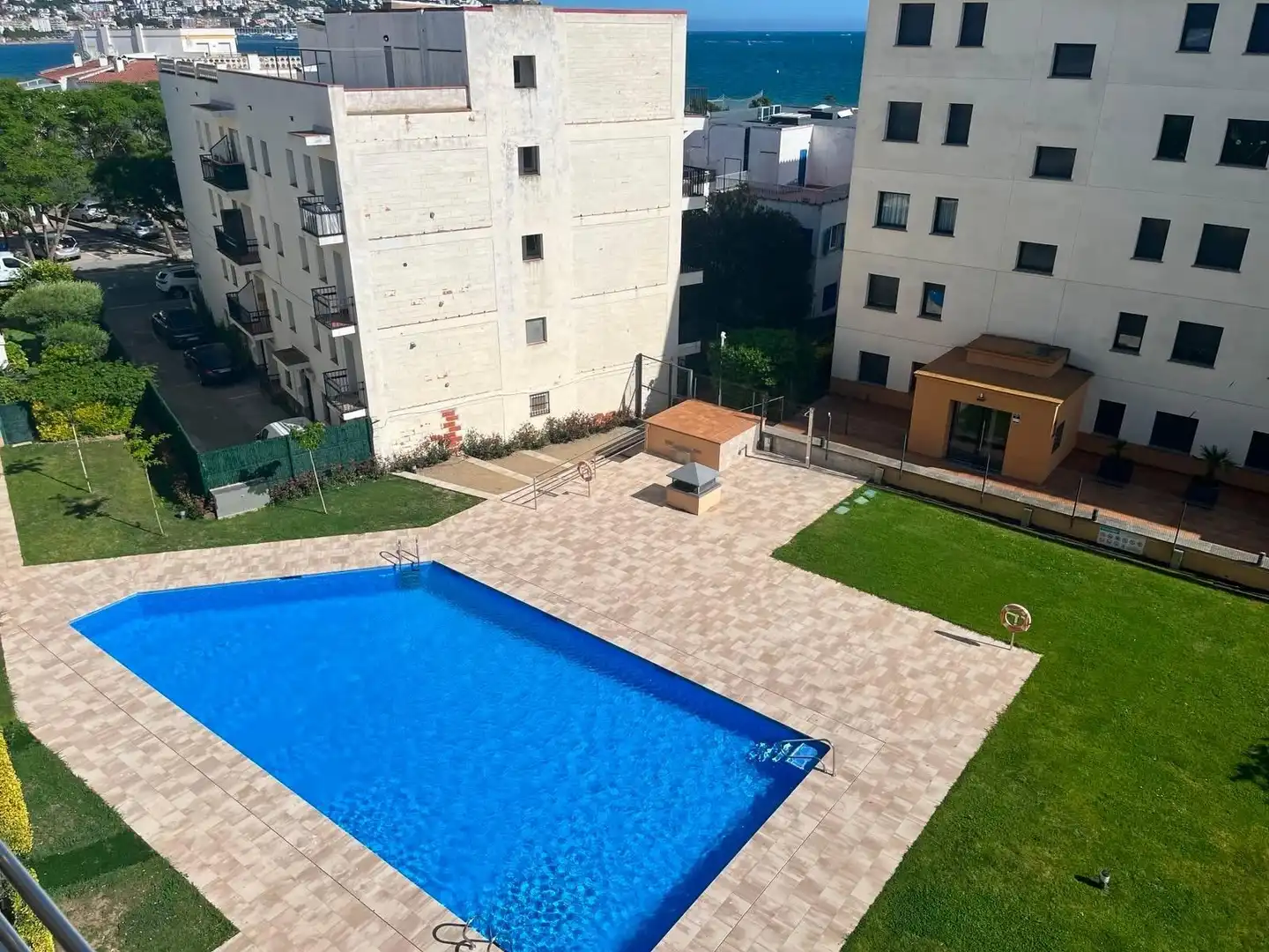 Piscina de Apartament en venda en Roses amb Aire condicionat, Calefacció i Terrassa