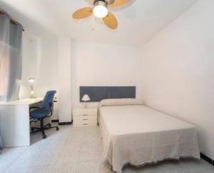 Bedroom of Apartment to share in  Granada Capital