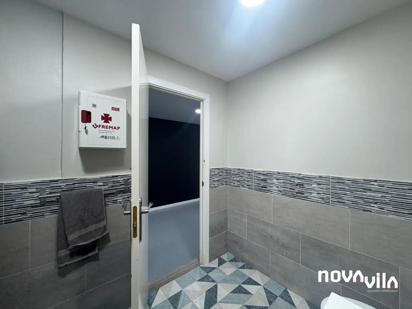 Badezimmer von Geschaftsraum zum Verkauf in Viladecans mit Klimaanlage