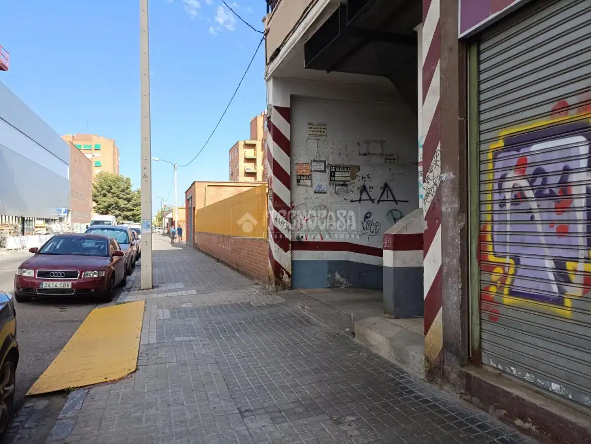 Exterior view of Garage for sale in Zaragoza