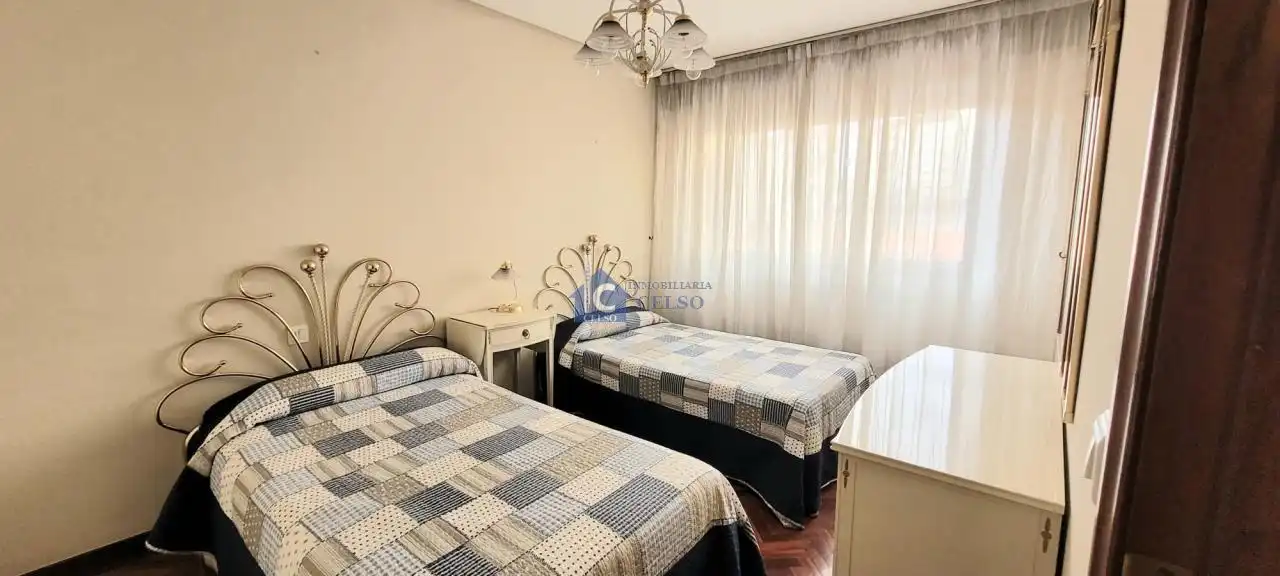 Habitación de Piso en venta en Ourense Capital  con Calefacción y Amueblado