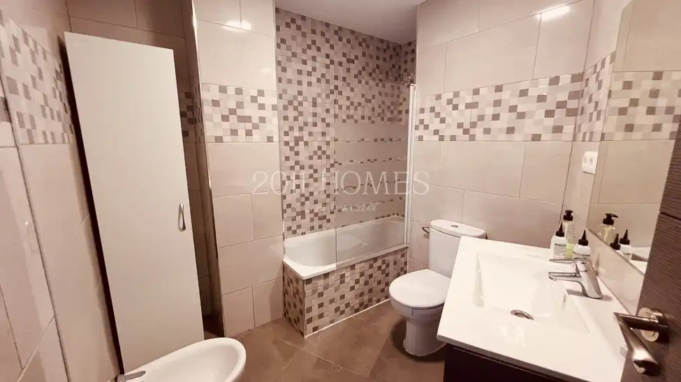Bathroom of Flat for sale in Málaga  with Air Conditioner, Private garden and Balcony