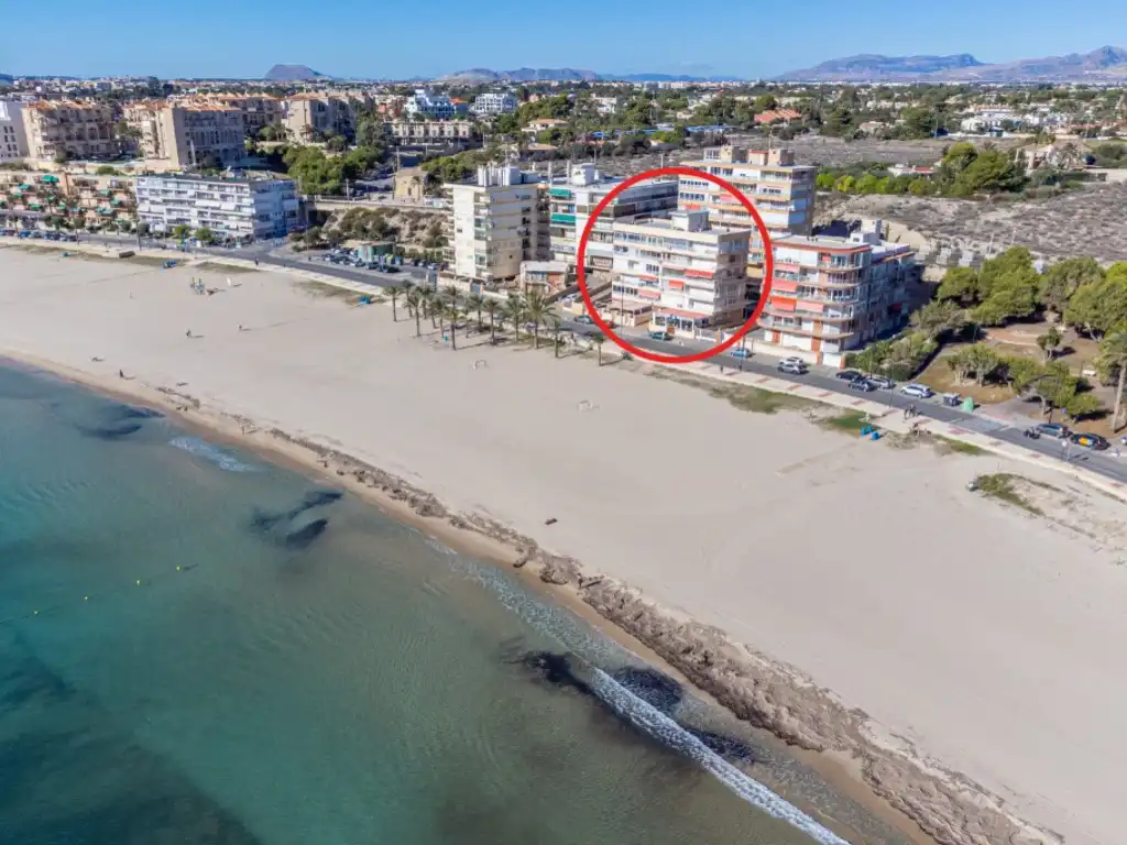 Vista exterior de Àtic en venda en El Campello amb Terrassa