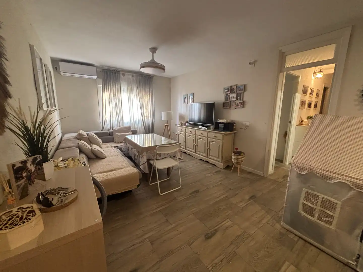 Sala de estar de Piso de alquiler en Bormujos con Aire acondicionado, Jardín privado y Trastero