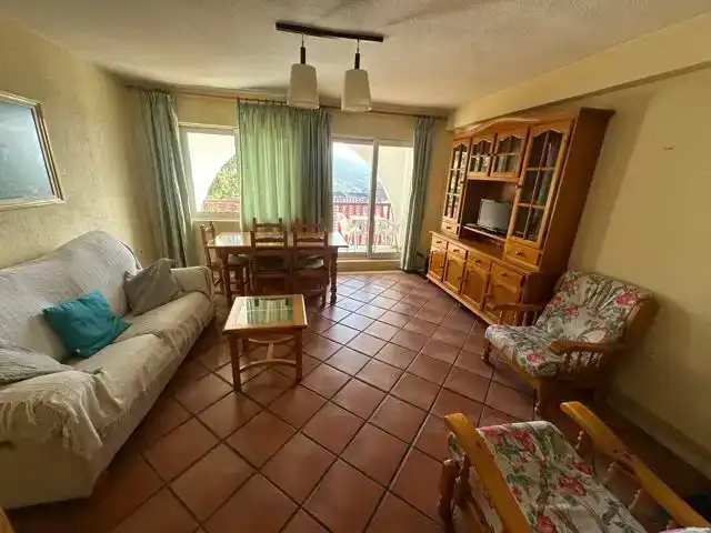 Sala d'estar de Casa adosada en venda en Zona media