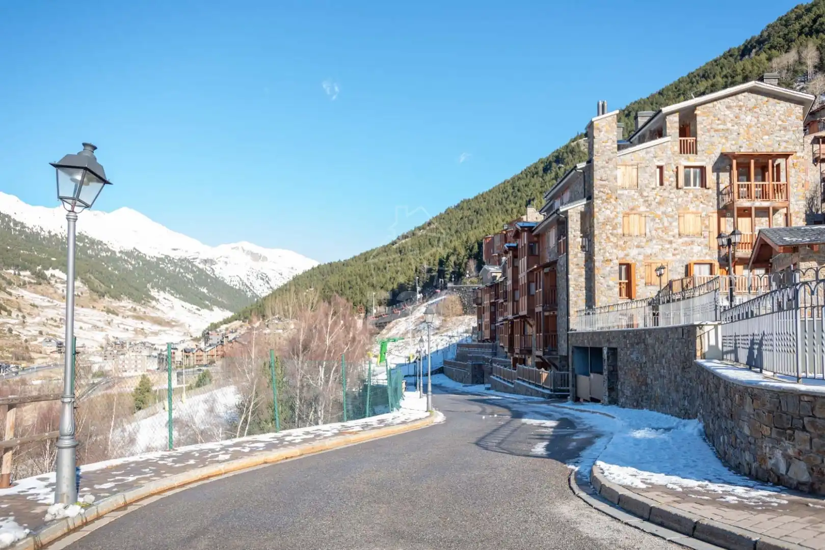 Vista exterior de Planta baixa en venda en Canillo amb Calefacció, Parquet i Terrassa