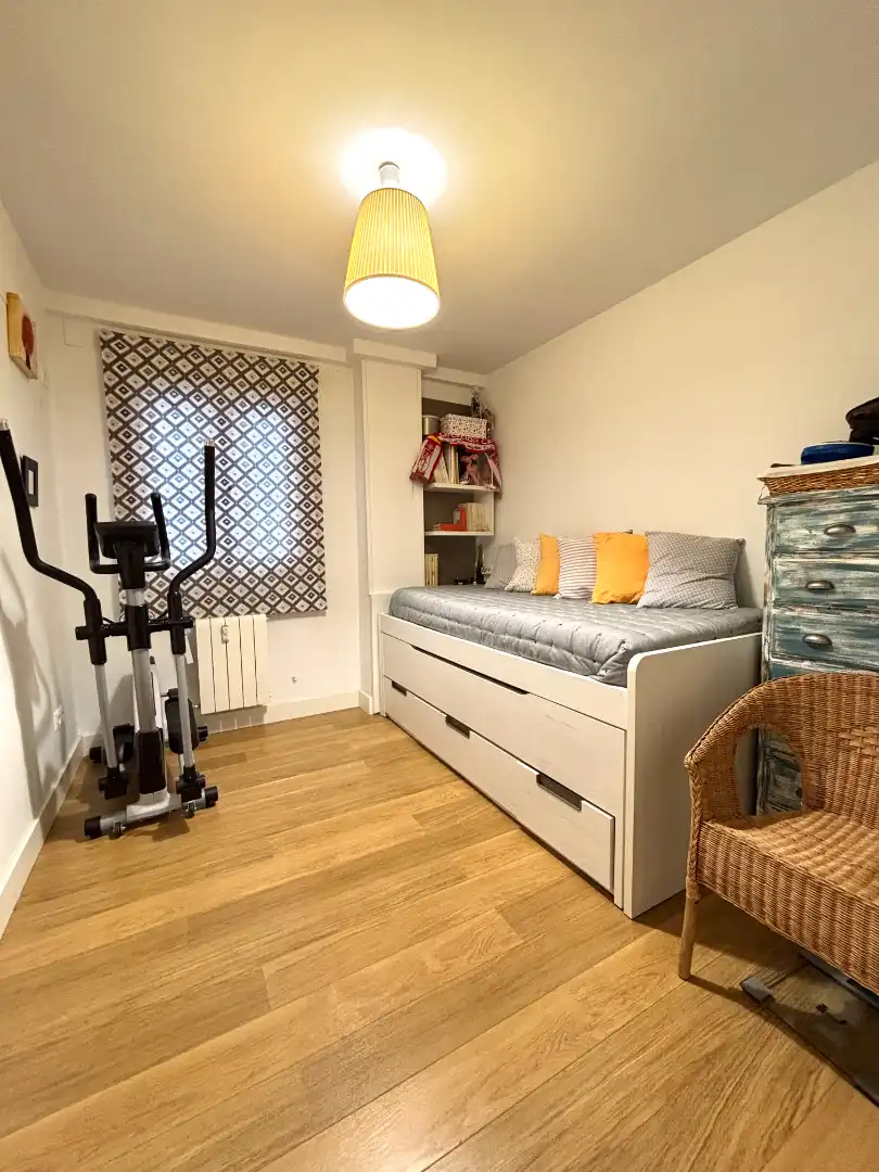 Schlafzimmer von Wohnung zum Verkauf in Plasencia mit Klimaanlage, Heizung und Parkett