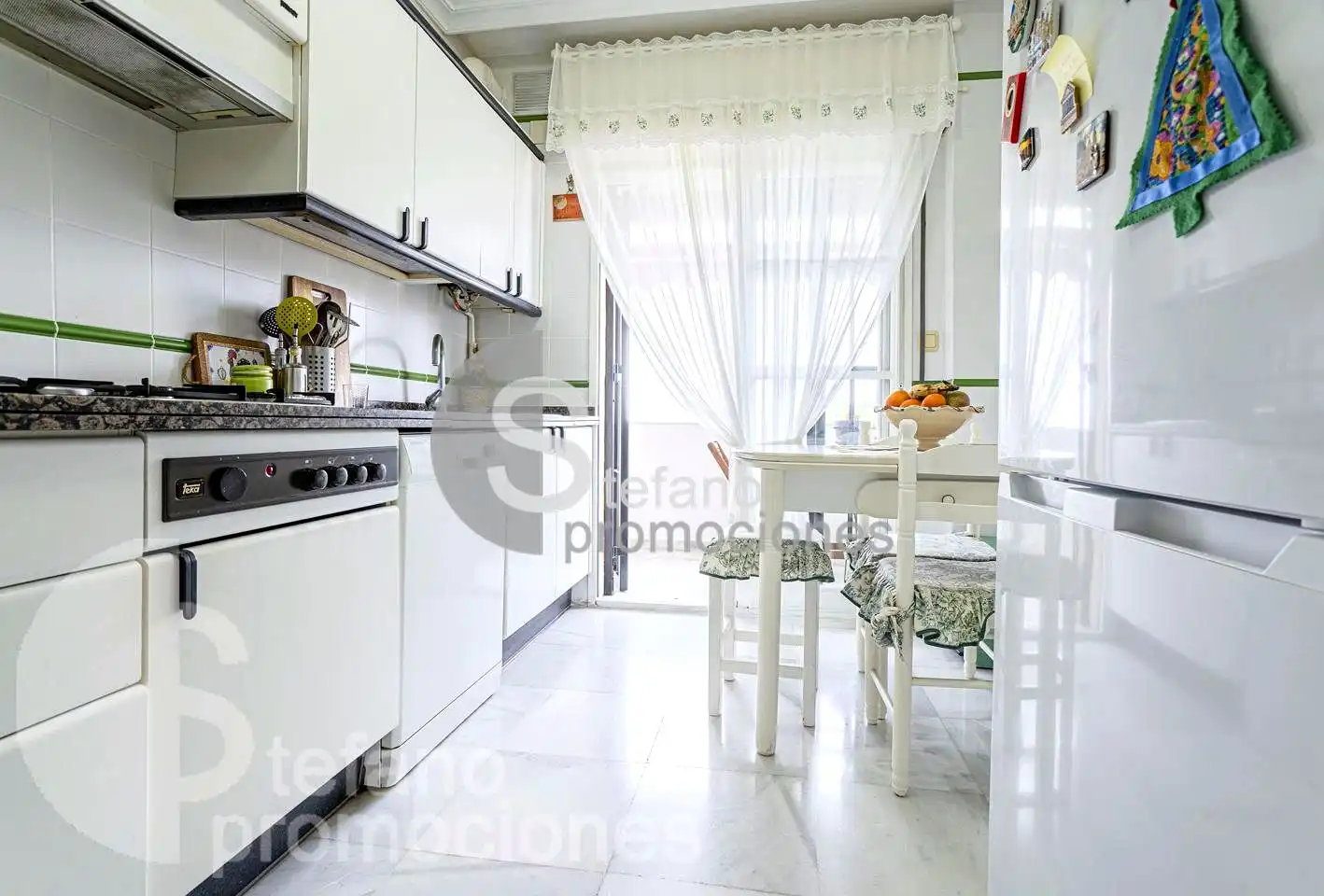 Cuina de Casa adosada en venda en Málaga amb Aire condicionat, Terrassa i Traster