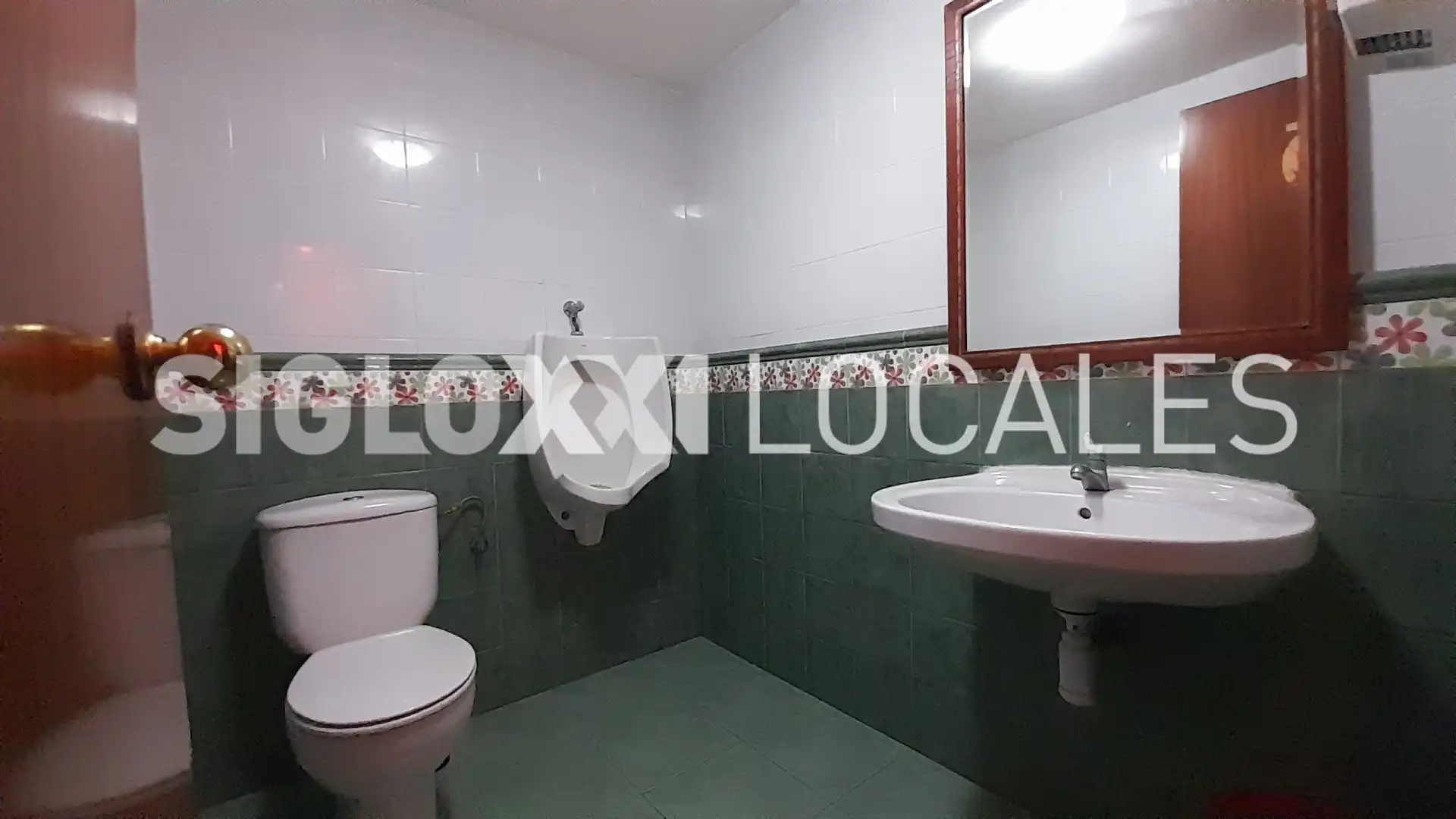 Baño de Local en traspaso en Barcelona con Aire acondicionado
