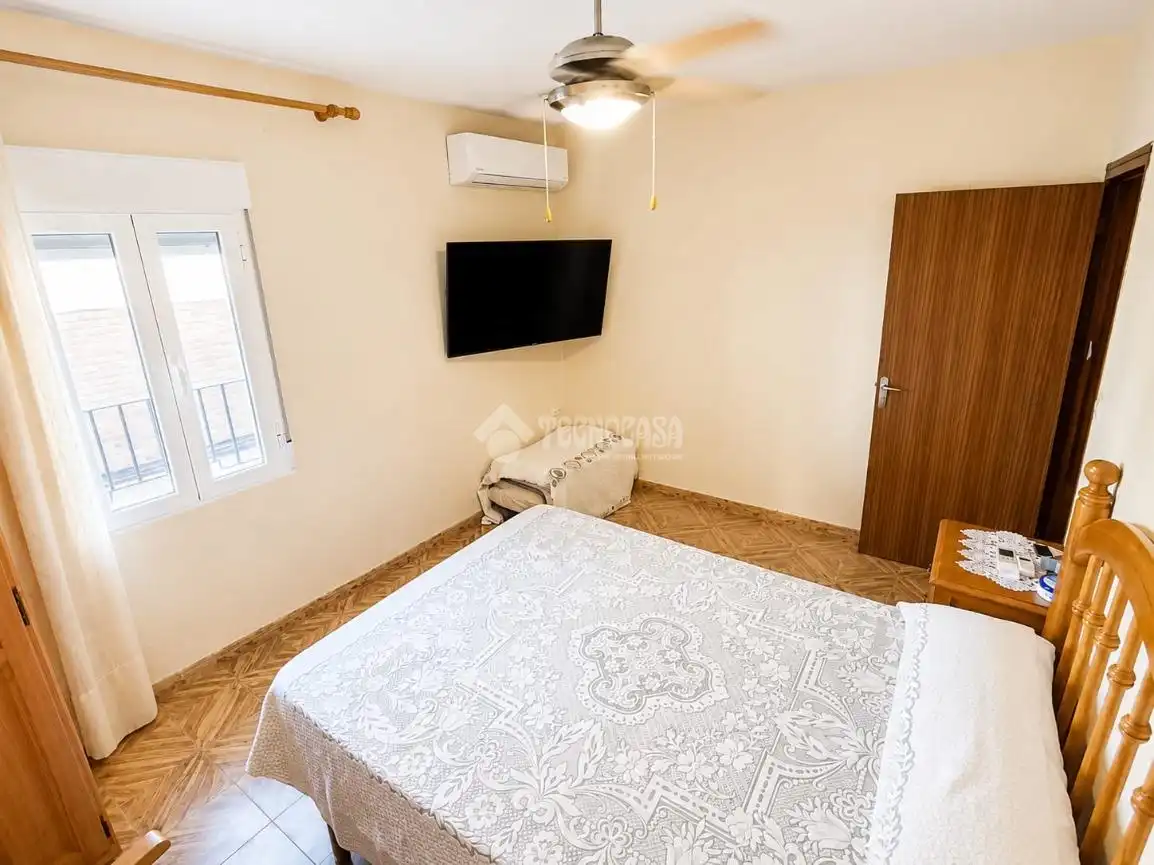 Habitación de Casa adosada en venta en Caleruela con Calefacción y Amueblado
