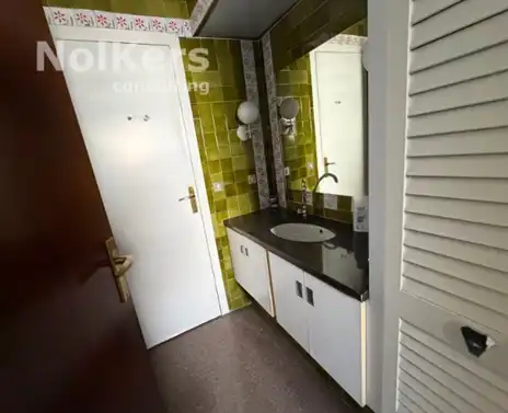 Badezimmer von Büro zur Miete in Barcelona mit Klimaanlage und Heizung