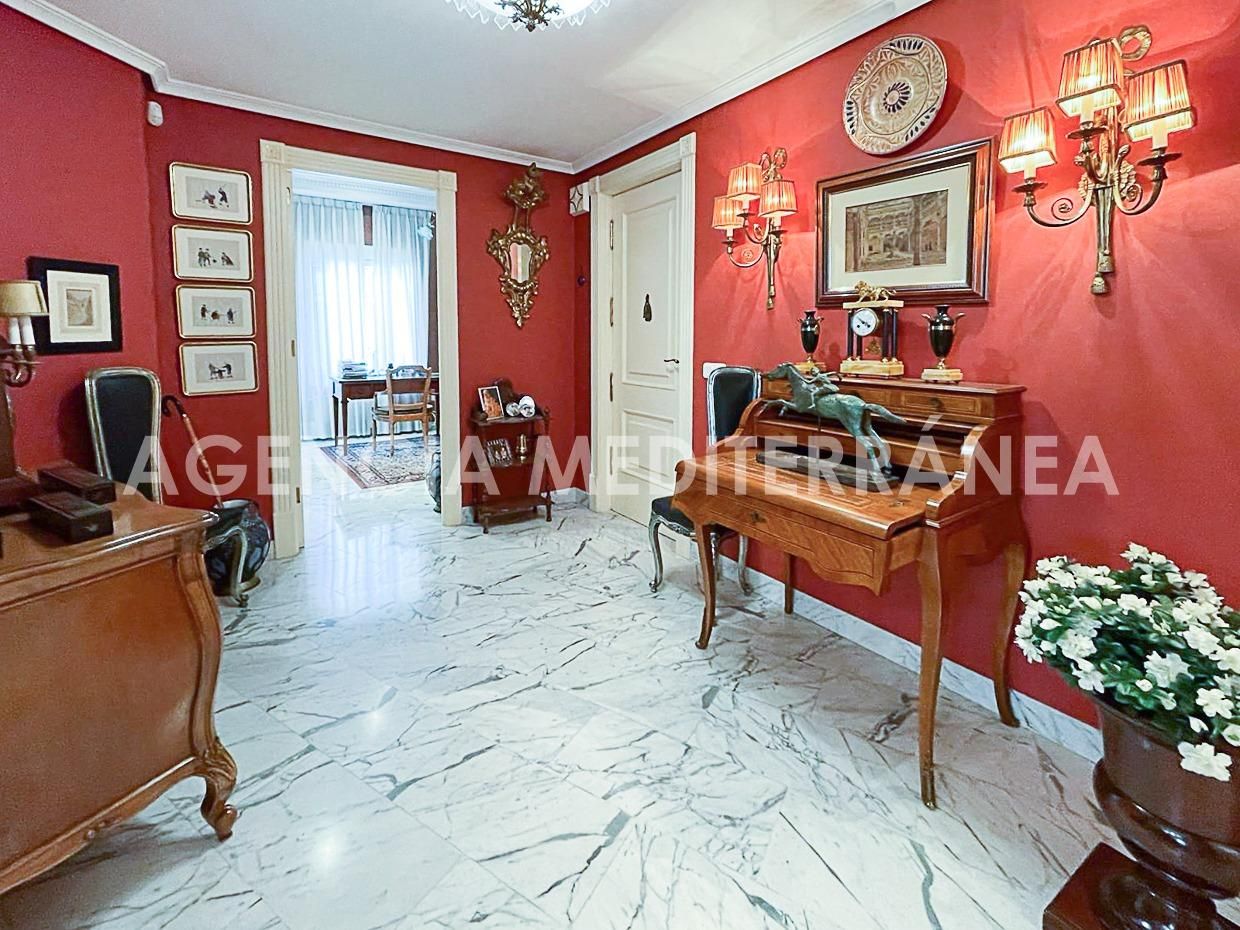 Flat for sale in  Valencia Capital  with Air Conditioner, Heating and Storage room