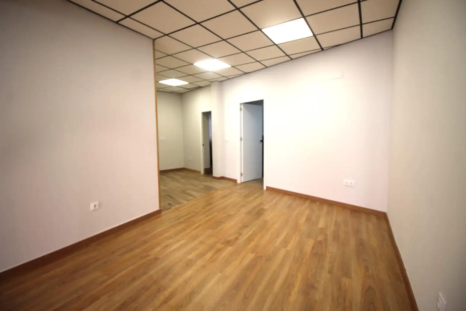 Local comercial en venda a Calle del Plátano 23, imagen 17