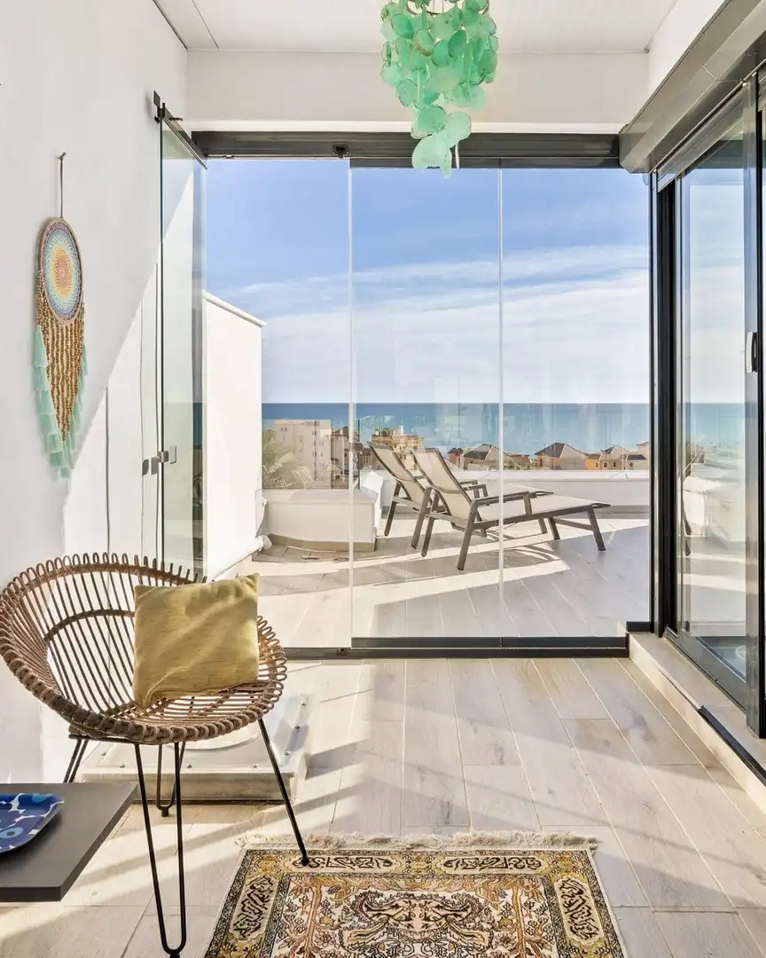 Terrasse von Einfamilien-Reihenhaus zum Verkauf in Fuengirola mit Klimaanlage, Heizung und Terrasse