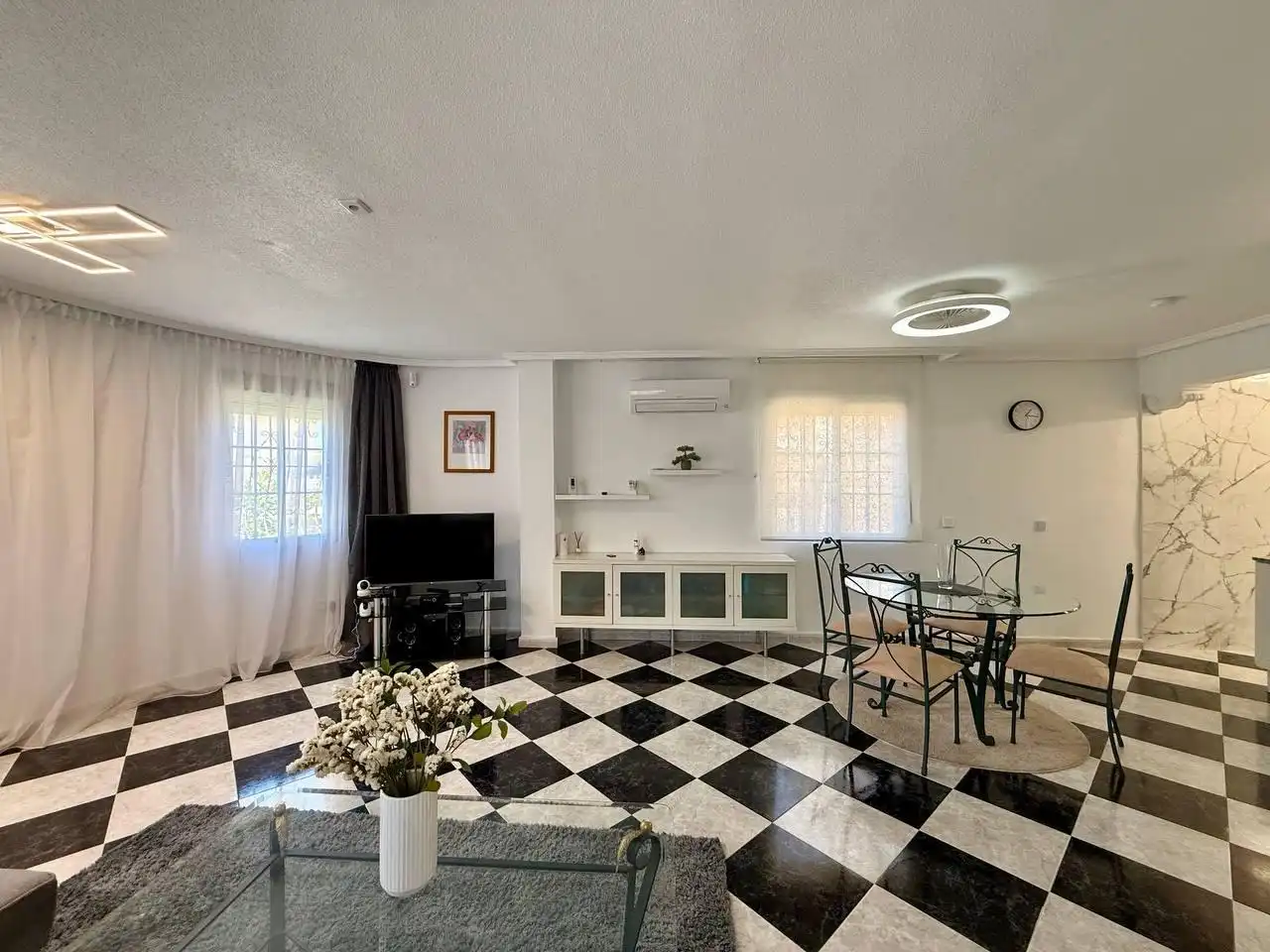 Sala d'estar de Casa o xalet en venda en Orihuela amb Aire condicionat, Calefacció i Jardí privat