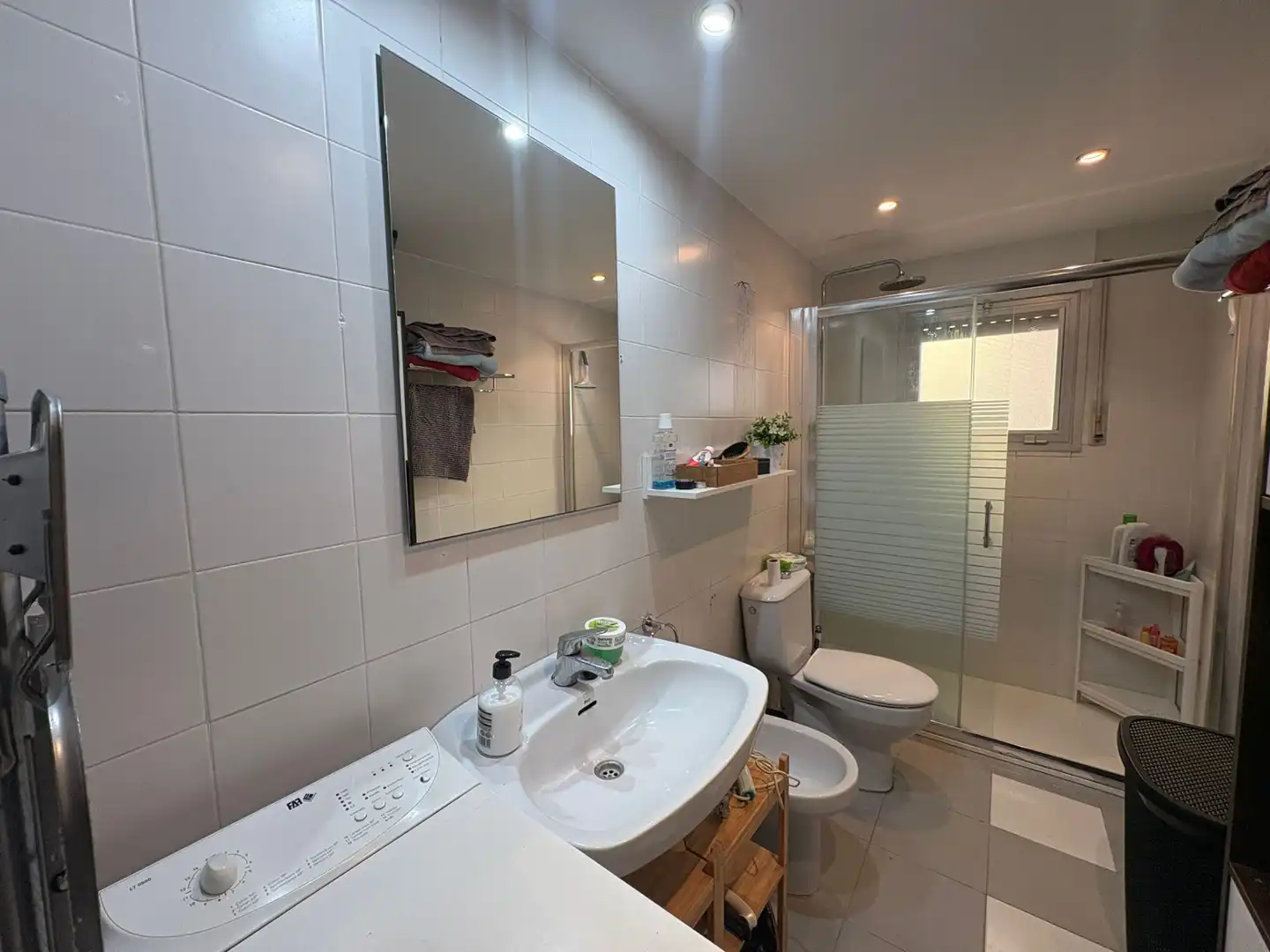 Badezimmer von Wohnung zum Verkauf in Salou mit Klimaanlage, Heizung und Terrasse