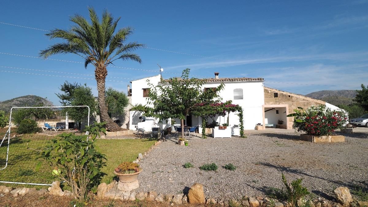 Vista exterior de Finca rústica en venda en Pollença amb Calefacció, Jardí privat i Terrassa