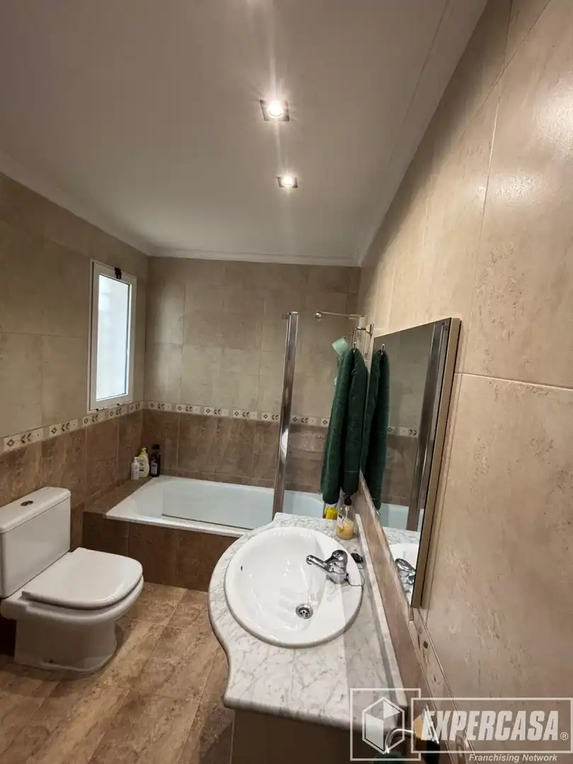 Bathroom of Flat for sale in Albal  with Air Conditioner, Terrace and Storage room