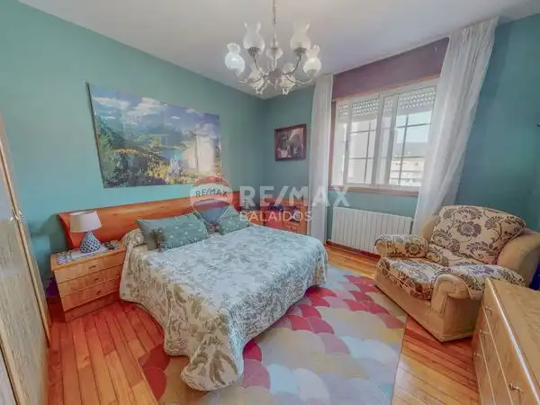 Habitación de Casa o chalet en venta en Cangas  con Calefacción, Jardín privado y Parquet