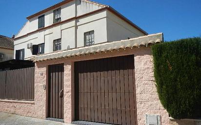 Exterior view of Single-family semi-detached for sale in Gines