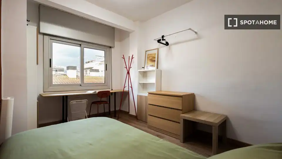 Schlafzimmer von Wohnung zur untervermieten in Sabadell mit Klimaanlage, Heizung und Möbliert