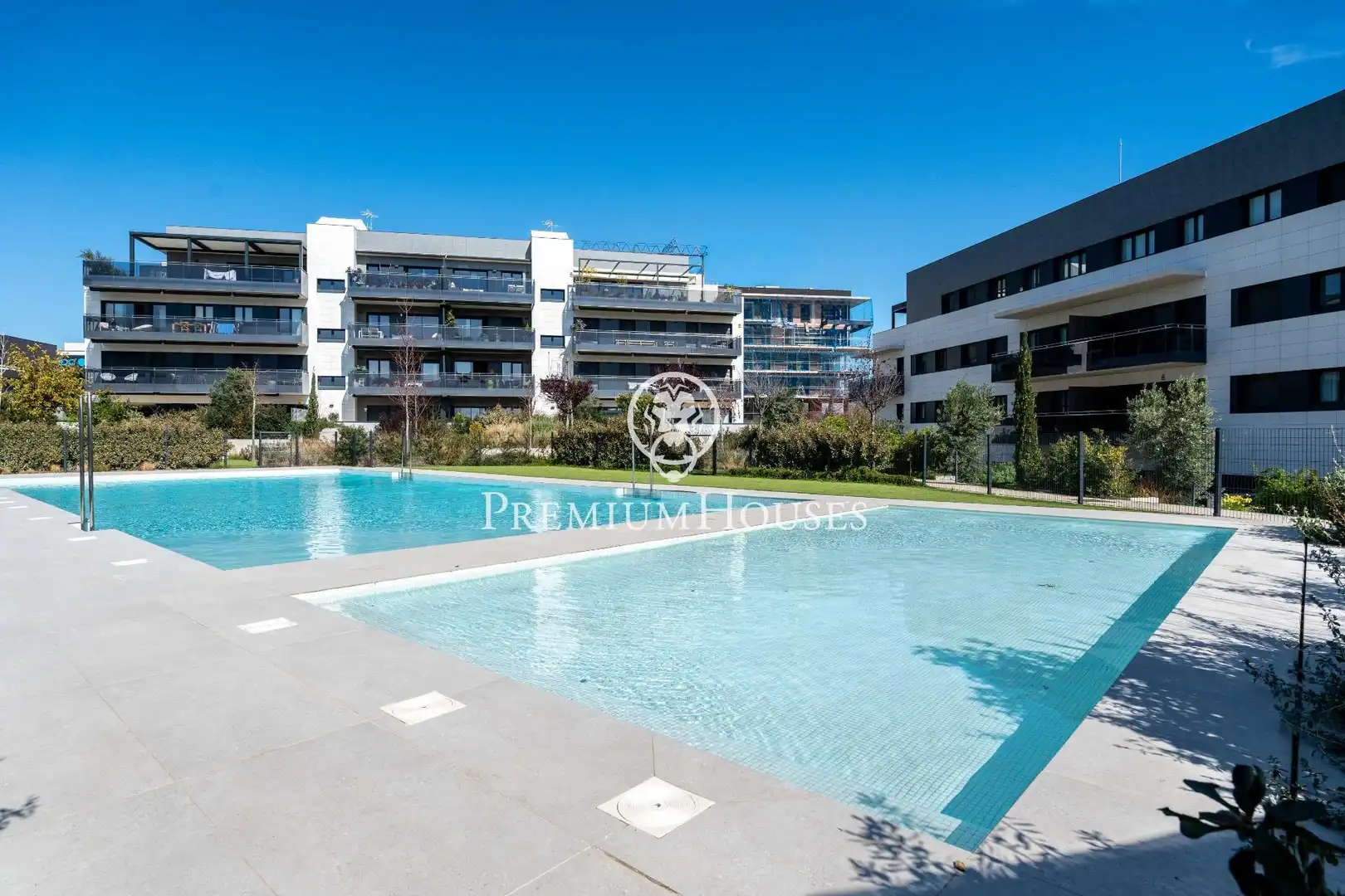 Piscina de Planta baixa en venda en Sitges amb Aire condicionat, Calefacció i Jardí privat