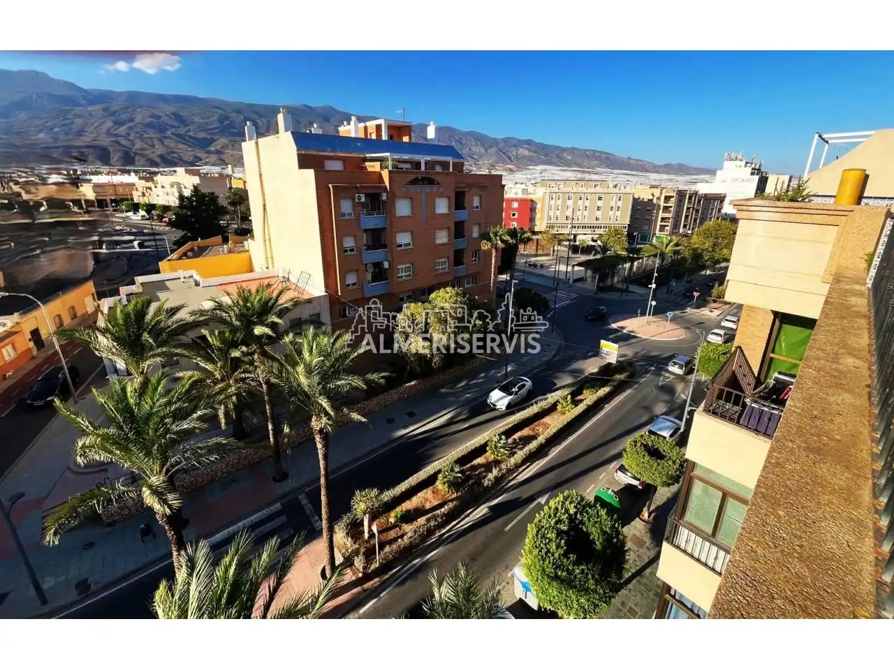 Vista exterior de Àtic en venda en El Ejido amb Aire condicionat, Terrassa i Traster