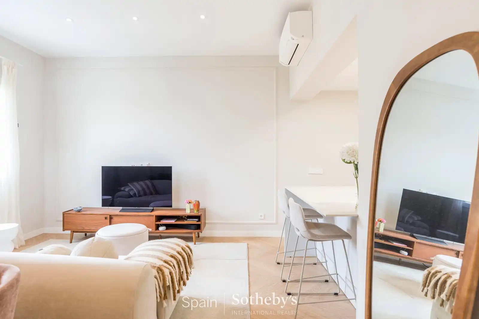 Sala d'estar de Apartament en venda en Madrid amb Aire condicionat, Calefacció i Traster