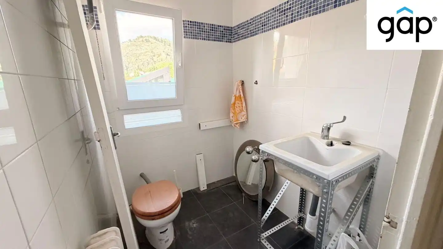 Badezimmer von Wohnung zum Verkauf in Cuenca mit Heizung, Terrasse und Balkon