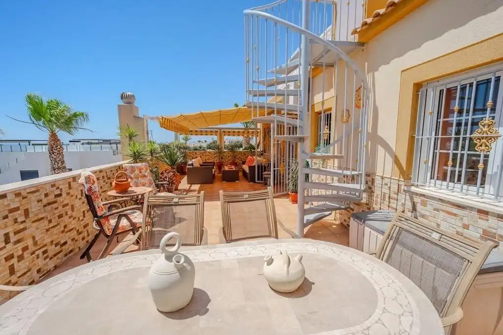 Penthouse with terrace for sale in Orihuela Costa