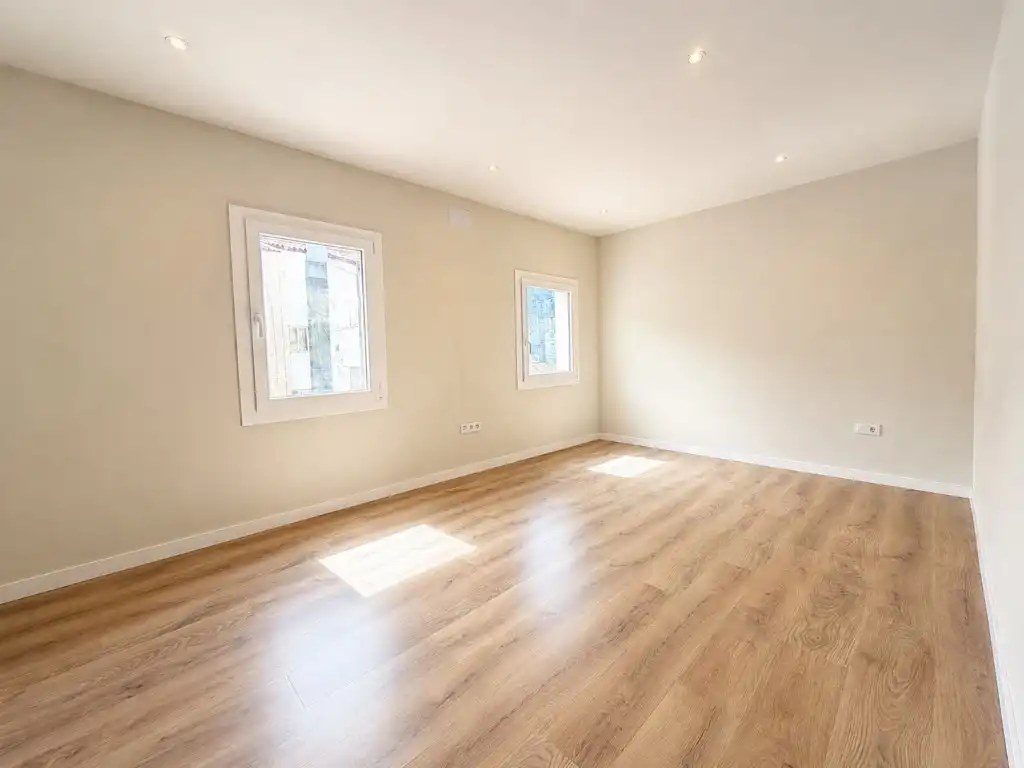 Bedroom of Flat for sale in Girona