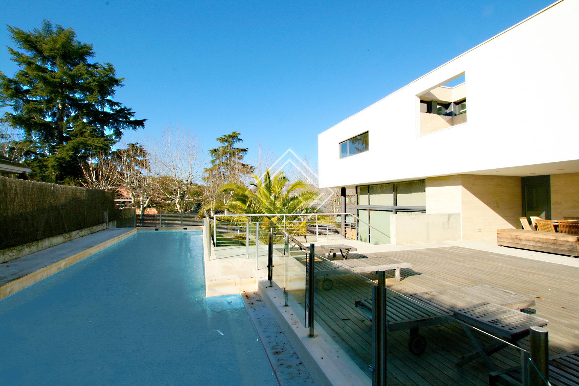 Piscina de Casa o xalet en venda en  Madrid Capital amb Aire condicionat, Calefacció i Jardí privat