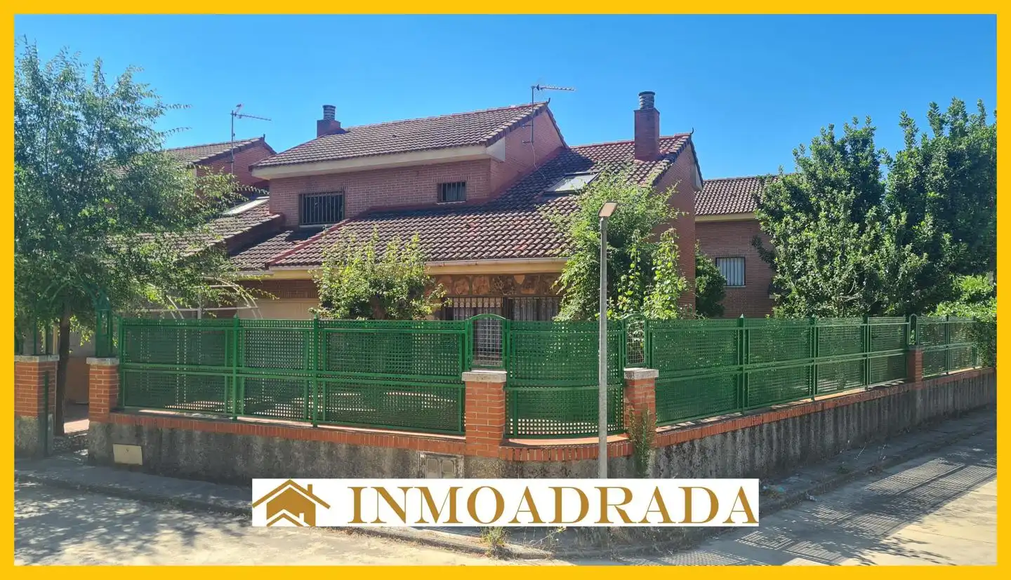 Exterior view of Houses for sale in La Adrada   with Private garden