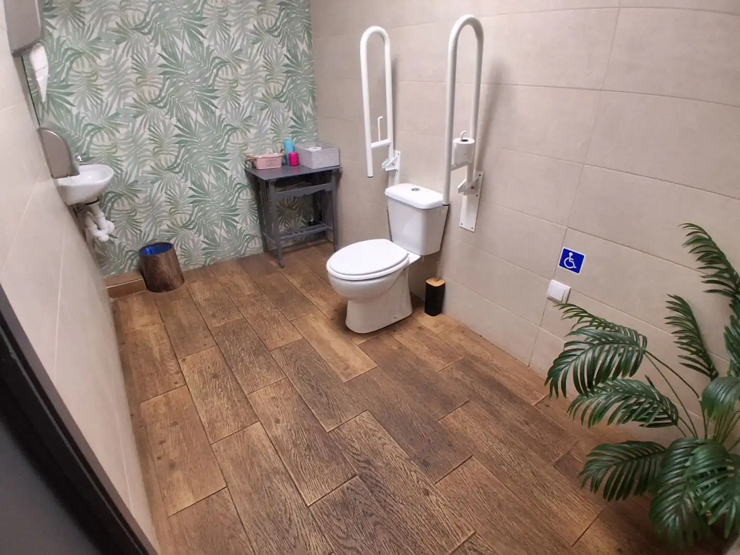 Baño de Local en traspaso en Murcia con Aire acondicionado, Calefacción y Amueblado