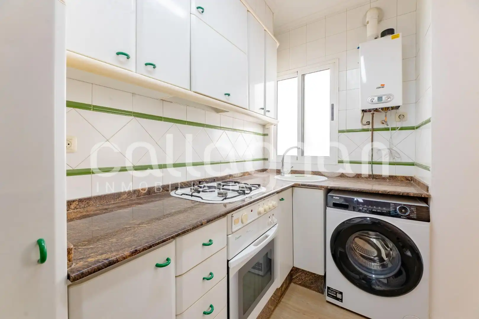 Küche von Wohnung zur Miete in Valencia mit Klimaanlage, Abstellraum und Möbliert