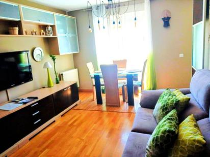 Living room of Apartment for sale in Salamanca Capital  with Heating and Community pool