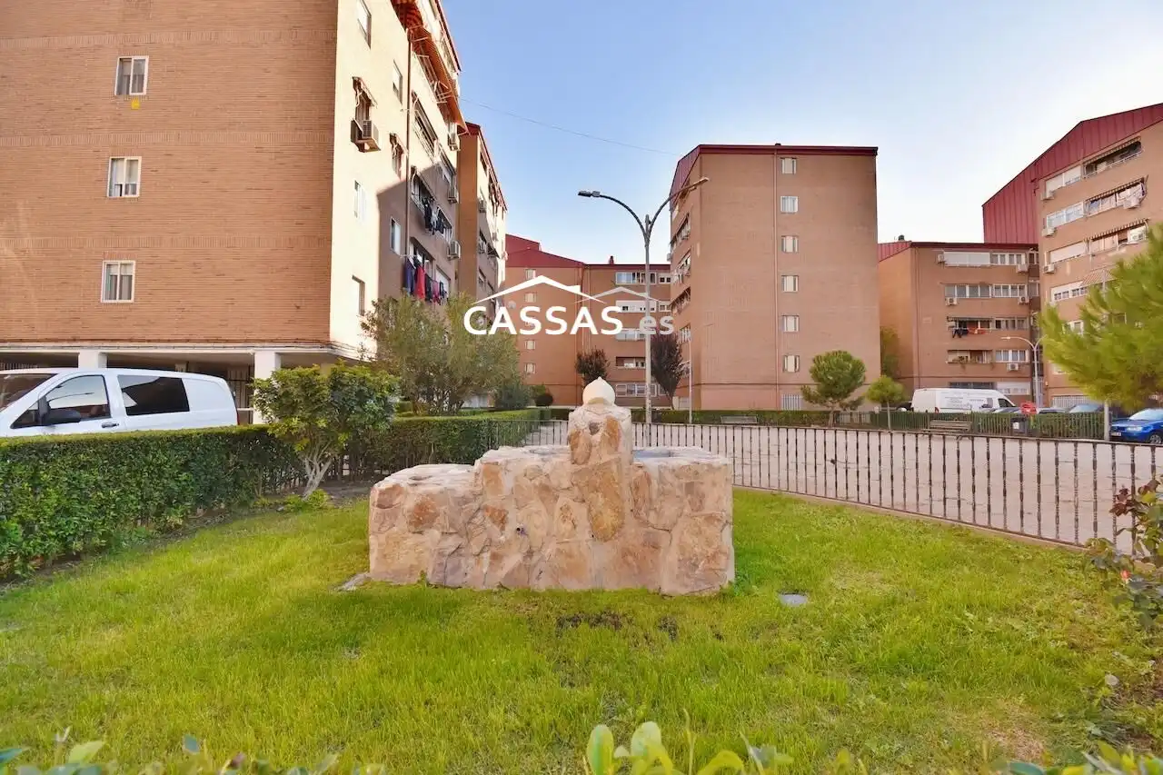 Exterior view of Flat for sale in Torrejón de Ardoz  with Parquet flooring, Terrace and Community pool