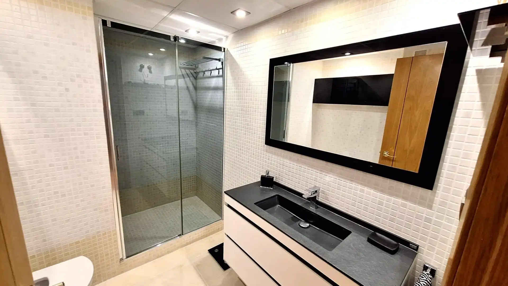 Bathroom of Flat for rent in Valencia  with Heating, Furnished and Balcony