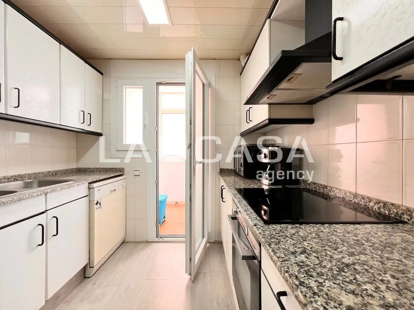 Cocina de Piso en venta en Badalona con Calefacción, Terraza y Trastero