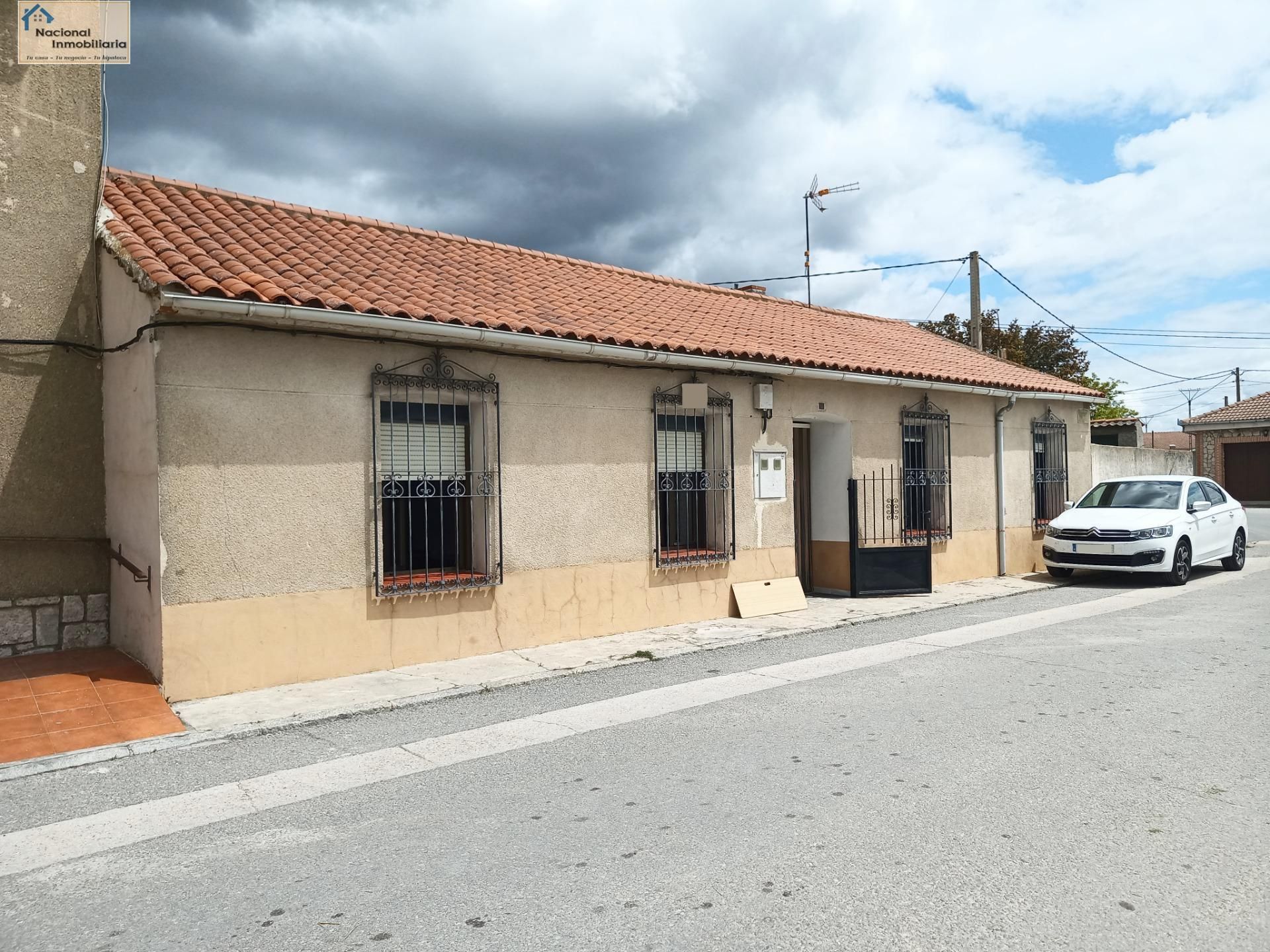 Vista exterior de Casa o xalet en venda en Pinarejos amb Calefacció, Jardí privat i Traster